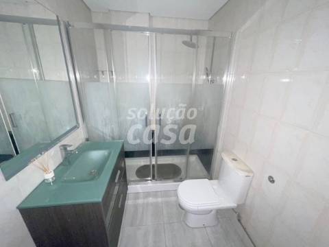 Apartamento T2 com Lugar de Garagem, localizado a 600 metros do Metro!