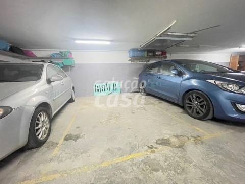 Apartamento T2 com Lugar de Garagem, localizado a 600 metros do Metro!