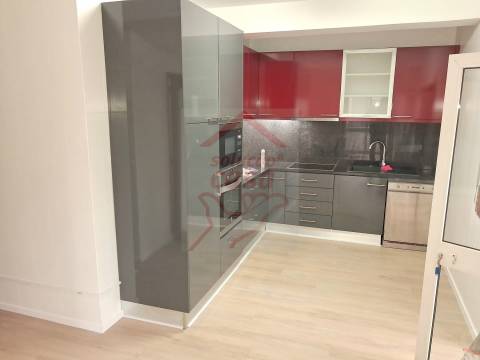 Apartamento T2 com Lugar de Garagem, localizado a 600 metros do Metro!