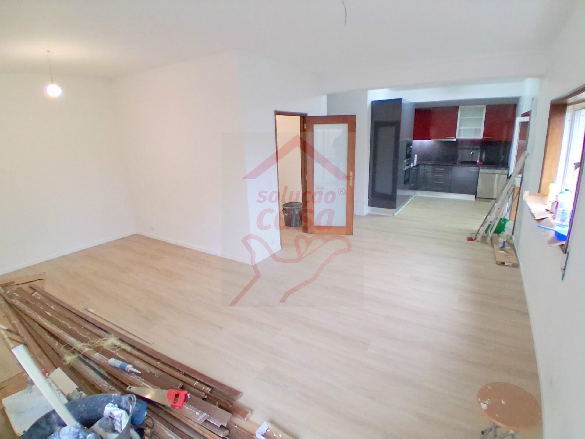 Apartamento T2 com Lugar de Garagem, localizado a 600 metros do Metro!