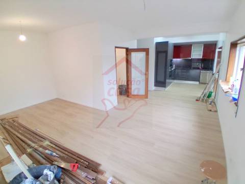 Apartamento T2 com Lugar de Garagem, localizado a 600 metros do Metro!