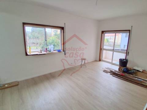 Apartamento T2 com Lugar de Garagem, localizado a 600 metros do Metro!