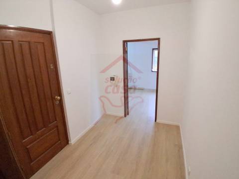 Apartamento T2 com Lugar de Garagem, localizado a 600 metros do Metro!