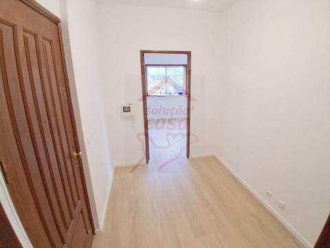 Apartamento T2 com Lugar de Garagem, localizado a 600 metros do Metro!