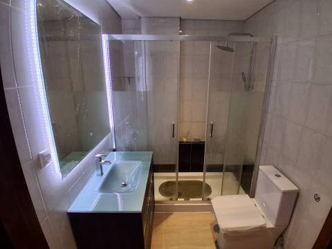 Apartamento T2 com Lugar de Garagem, localizado a 600 metros do Metro!