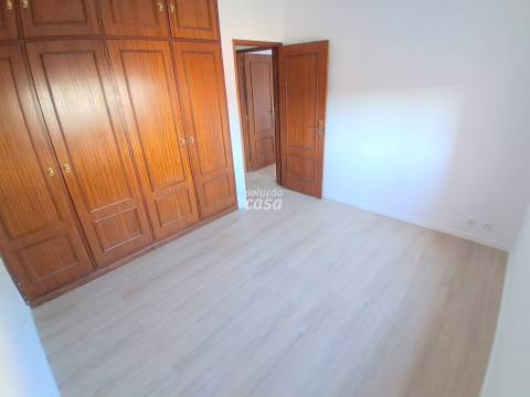 Apartamento T2 com Lugar de Garagem, localizado a 600 metros do Metro!