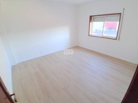 Apartamento T2 com Lugar de Garagem, localizado a 600 metros do Metro!