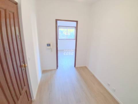 Apartamento T2 com Lugar de Garagem, localizado a 600 metros do Metro!