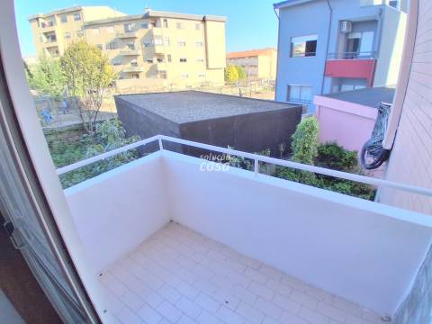 Apartamento T2 com Lugar de Garagem, localizado a 600 metros do Metro!