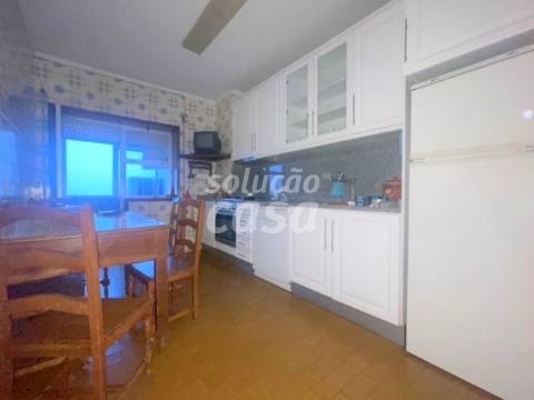 Apartamento T2+1 localizado na Avenida da República, Vila Nova de Gaia.