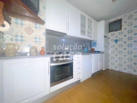 Apartamento T2+1 localizado na Avenida da República, Vila Nova de Gaia.