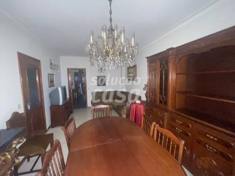 Apartamento T2+1 localizado na Avenida da República, Vila Nova de Gaia.