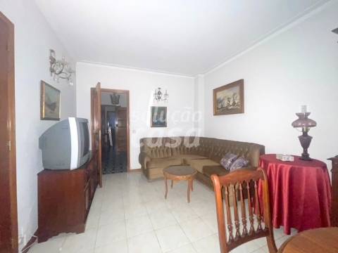 Apartamento T2+1 localizado na Avenida da República, Vila Nova de Gaia.