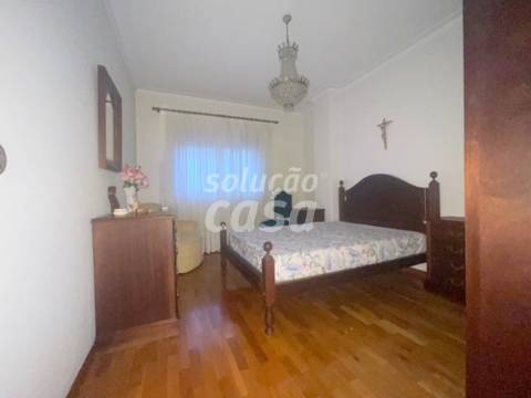 Apartamento T2+1 localizado na Avenida da República, Vila Nova de Gaia.