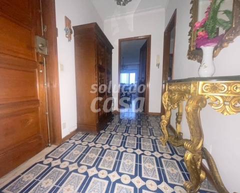Apartamento T2+1 localizado na Avenida da República, Vila Nova de Gaia.