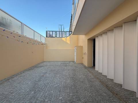 Fabulosa Moradia T3 em Canidelo – Próximo da Praia, com Terraço e Garagem!