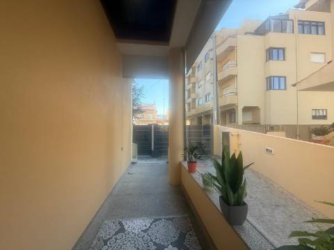 Fabulosa Moradia T3 em Canidelo – Próximo da Praia, com Terraço e Garagem!