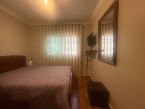 Fabulosa Moradia T3 em Canidelo – Próximo da Praia, com Terraço e Garagem!