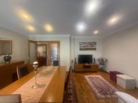 Fabulosa Moradia T3 em Canidelo – Próximo da Praia, com Terraço e Garagem!