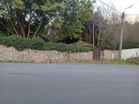 Terreno em Oliveira do Douro, para Construção de uma Moradia Isolada, ou duas Geminadas!