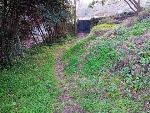 Terreno em Oliveira do Douro, para Construção de uma Moradia Isolada, ou duas Geminadas!
