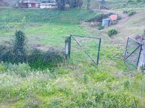 Terreno em Oliveira do Douro, para Construção de uma Moradia Isolada, ou duas Geminadas!