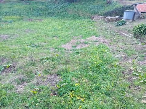 Terreno em Oliveira do Douro, para Construção de uma Moradia Isolada, ou duas Geminadas!