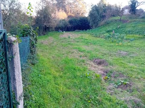 Terreno em Oliveira do Douro, para Construção de uma Moradia Isolada, ou duas Geminadas!