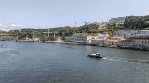T3 Espetacular com vistas para o Rio Douro, no 4º e Último Piso, no Cais do Cavaco na Afurada!