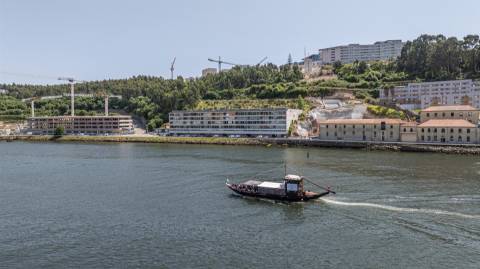 T3 Espetacular com vistas para o Rio Douro, no 4º e Último Piso, no Cais do Cavaco na Afurada!