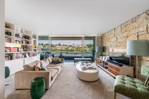 T3 Espetacular com vistas para o Rio Douro, no 4º e Último Piso, no Cais do Cavaco na Afurada!