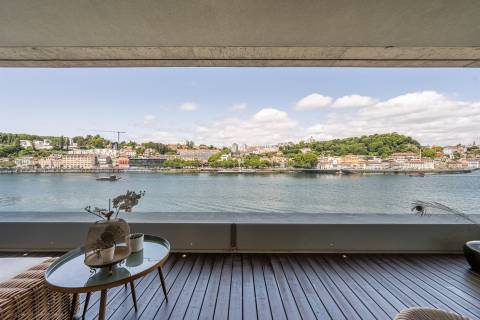 T3 Espetacular com vistas para o Rio Douro, no 4º e Último Piso, no Cais do Cavaco na Afurada!