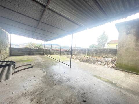 Armazém com 166m2 de área bruta, para arrendamento, em Avintes!