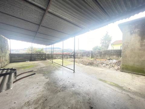 Armazém com 166m2 de área bruta, para arrendamento, em Avintes!