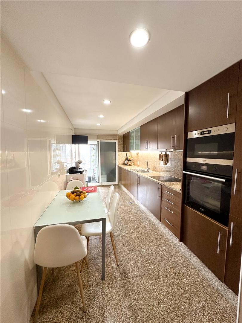 T2+1 em Canidelo com Varanda, Garagem e Excelentes Áreas!