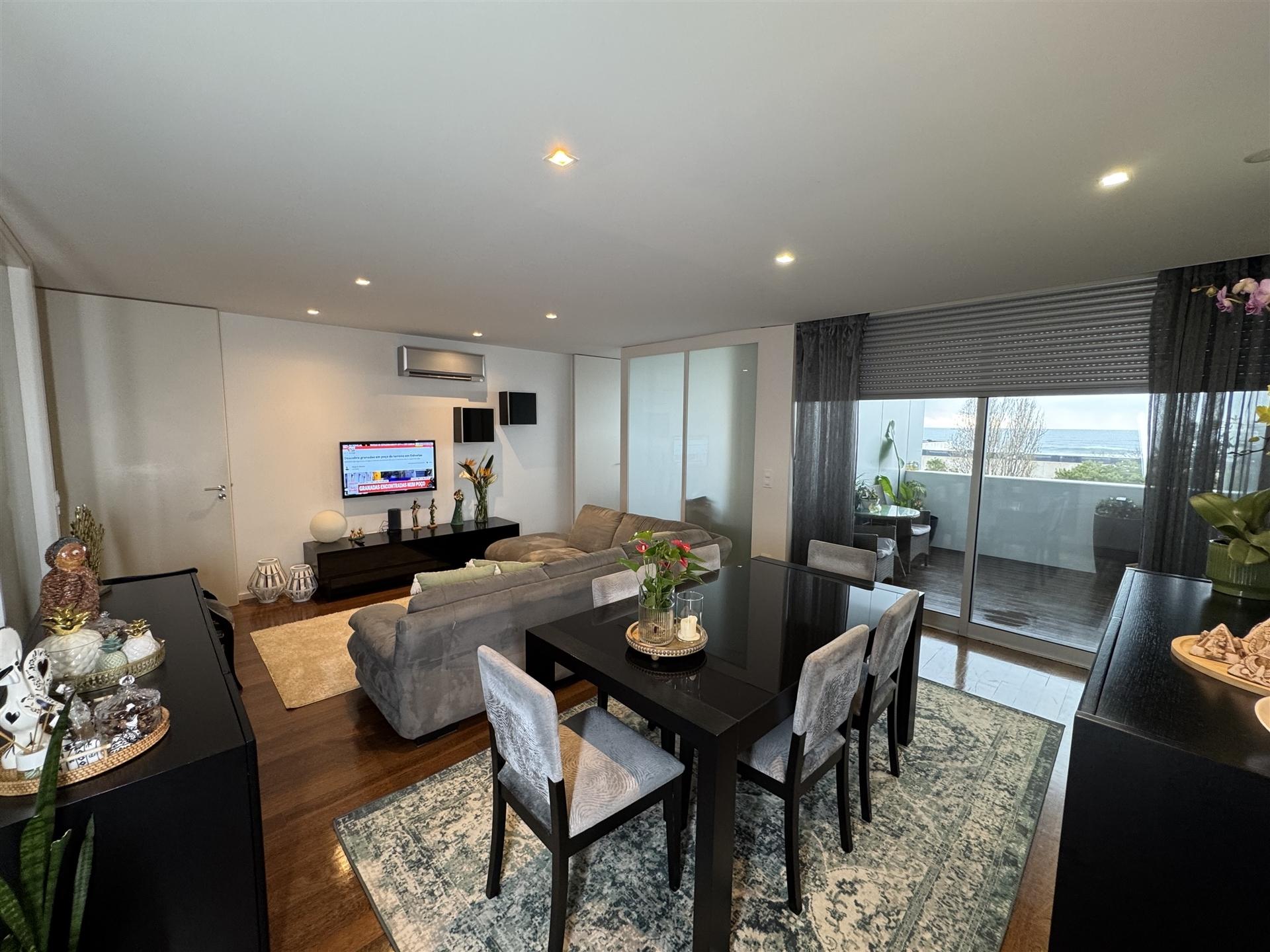 Onde o Luxo encontra o Pôr do Sol: T2+1 Único na Granja com Vistas de Mar!