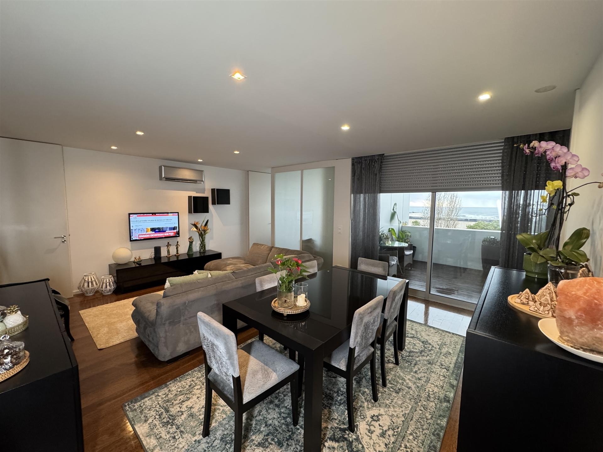 Onde o Luxo encontra o Pôr do Sol: T2+1 Único na Granja com Vistas de Mar!