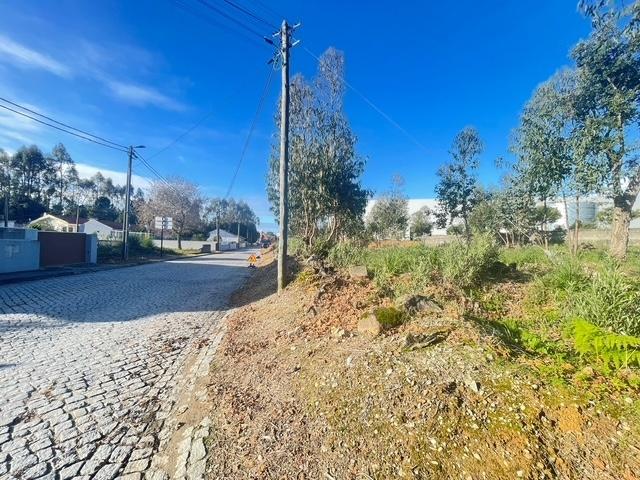 Terreno com 751m2, localizado próximo do Centro de Canelas!