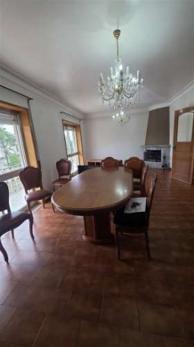 Moradia T3, de 4 frentes, em Arcozelo - Oportunidade Única!