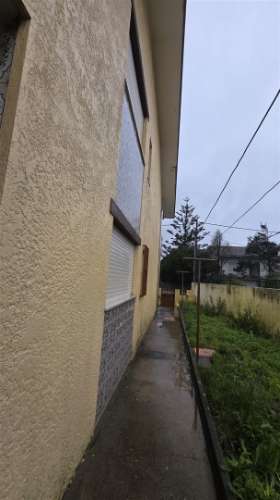 Moradia T3, de 4 frentes, em Arcozelo - Oportunidade Única!