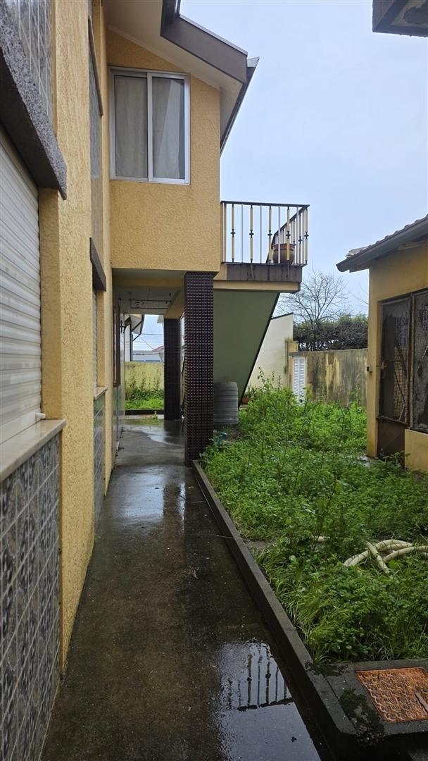 Moradia T3, de 4 frentes, em Arcozelo - Oportunidade Única!