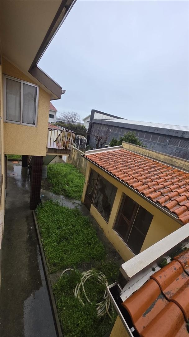 Moradia T3, de 4 frentes, em Arcozelo - Oportunidade Única!