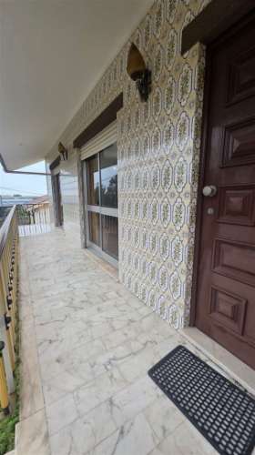 Moradia T3, de 4 frentes, em Arcozelo - Oportunidade Única!