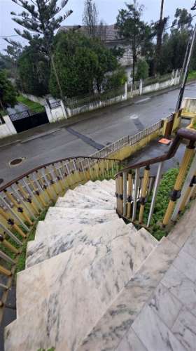 Moradia T3, de 4 frentes, em Arcozelo - Oportunidade Única!