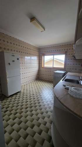 Moradia T3, de 4 frentes, em Arcozelo - Oportunidade Única!