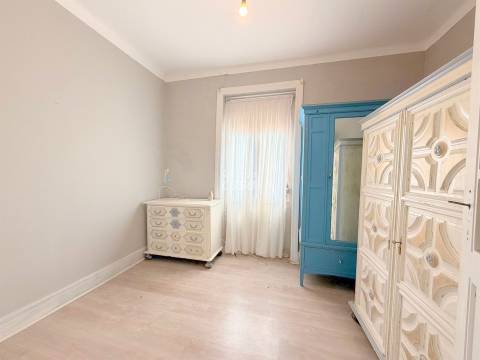 Andar Moradia T3 a 400 metros da Estação de Comboio de Coimbrões!