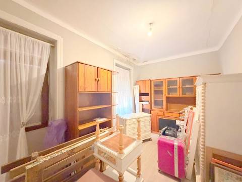 Andar Moradia T3 a 400 metros da Estação de Comboio de Coimbrões!