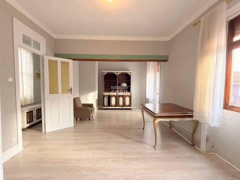 Andar Moradia T3 a 400 metros da Estação de Comboio de Coimbrões!