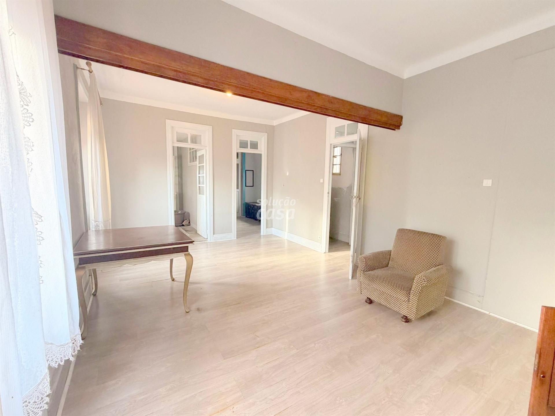 Andar Moradia T3 a 400 metros da Estação de Comboio de Coimbrões!