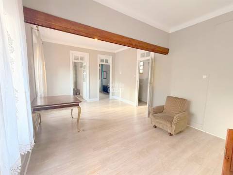 Andar Moradia T3 a 400 metros da Estação de Comboio de Coimbrões!